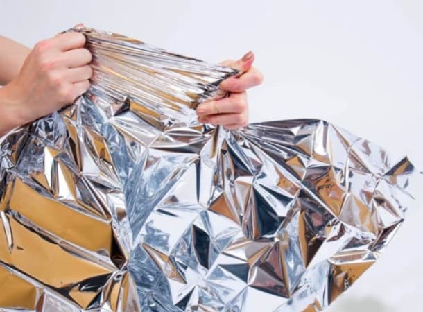 Thermal Blanket – Emergency Heat Preservation, Waterproof & Windproof thumb 1