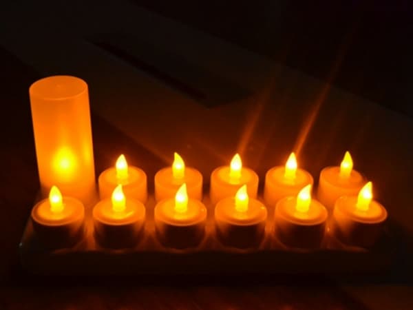 Rechargeable Flameless LED Tea Light Candle Set – 12PCS Warm Yellow with Charging Base thumb 2